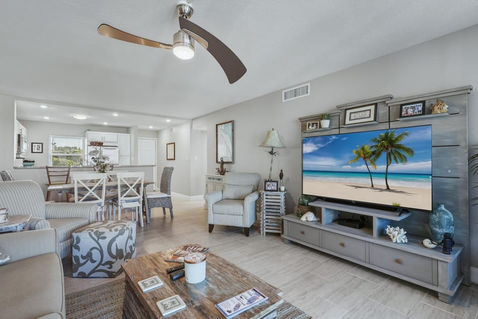 Longboat Harbour Towers #102 House in Longboat Key