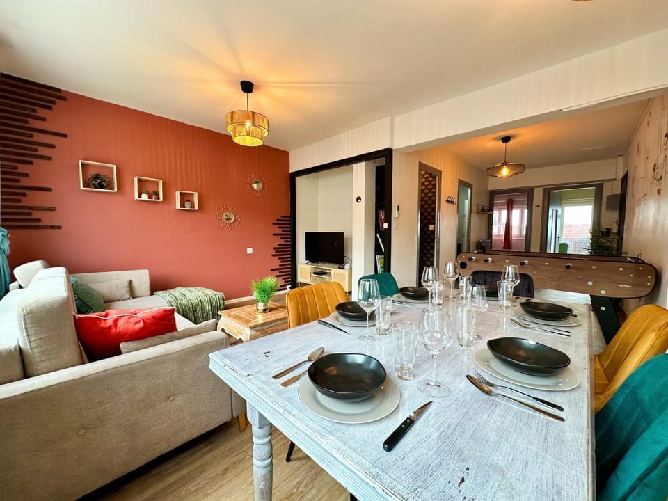 Living room, Dining area