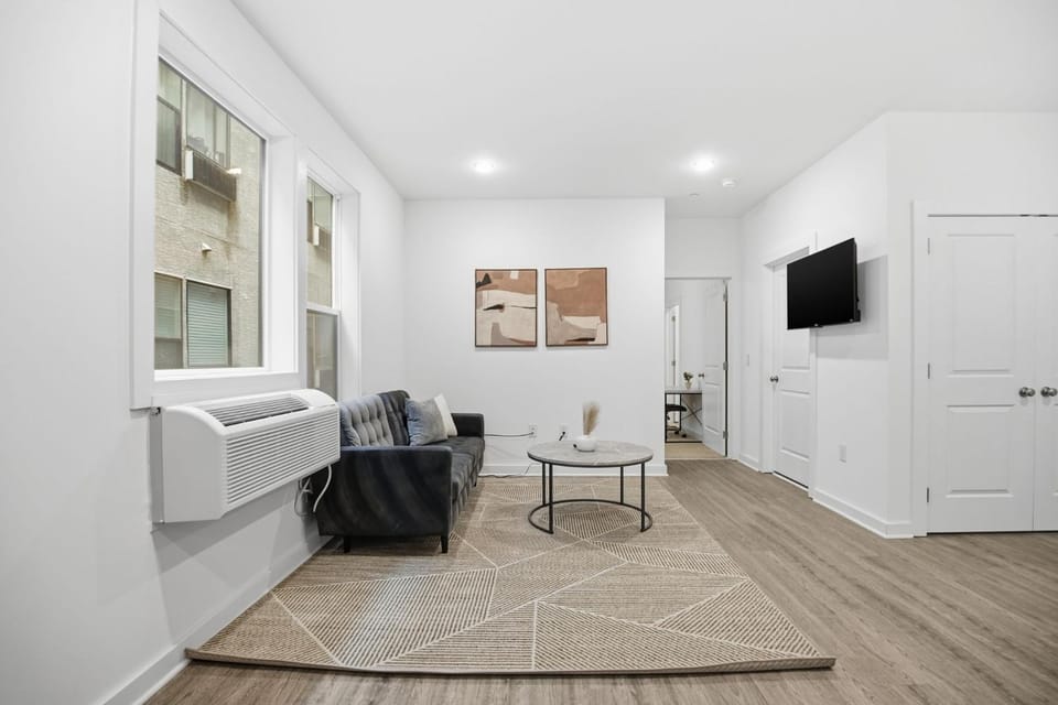 Cozy 1BR home inside the Fairmount Square building Apartment in Philadelphia