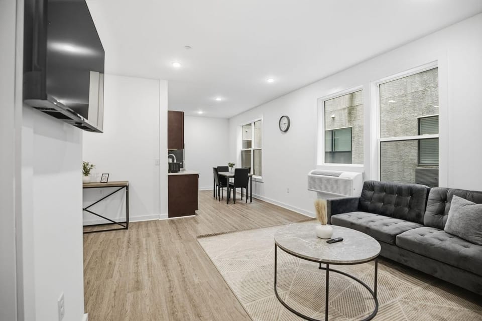 Cozy 1BR home inside the Fairmount Square building Apartment in Philadelphia