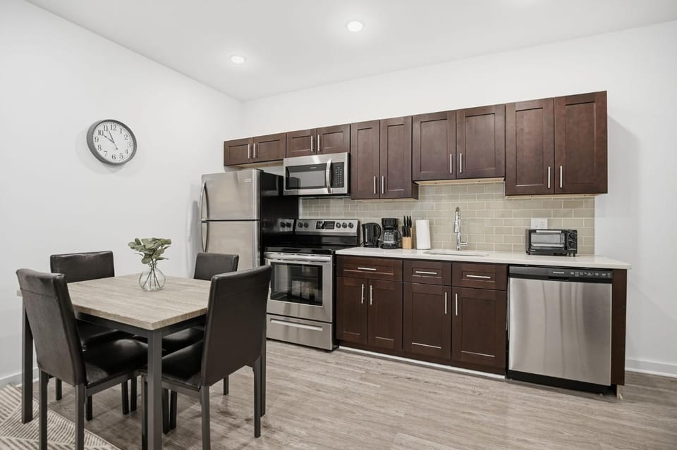 Contemporary 1BR inside Fairmount Square Apartment in Philadelphia