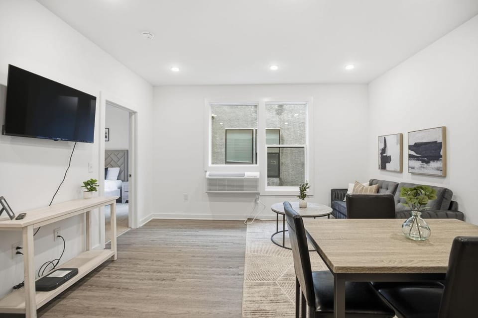 Cozy and bright 1BR located in Fairmount Square Apartment in Philadelphia