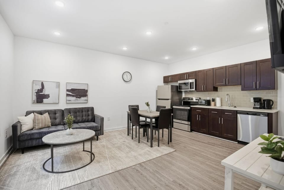Cozy and bright 1BR located in Fairmount Square Apartment in Philadelphia