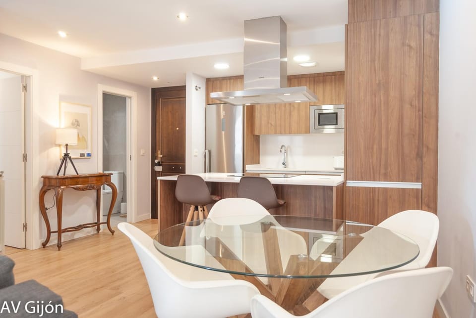 Facade/entrance, Kitchen or kitchenette, Dining area