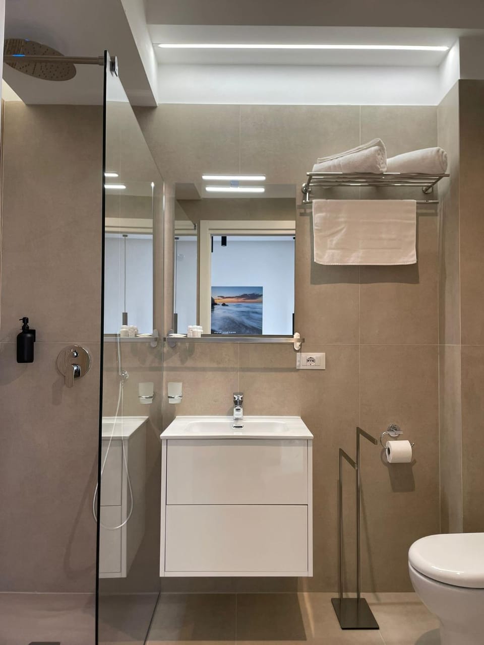Shower, Toilet, Bathroom, towels