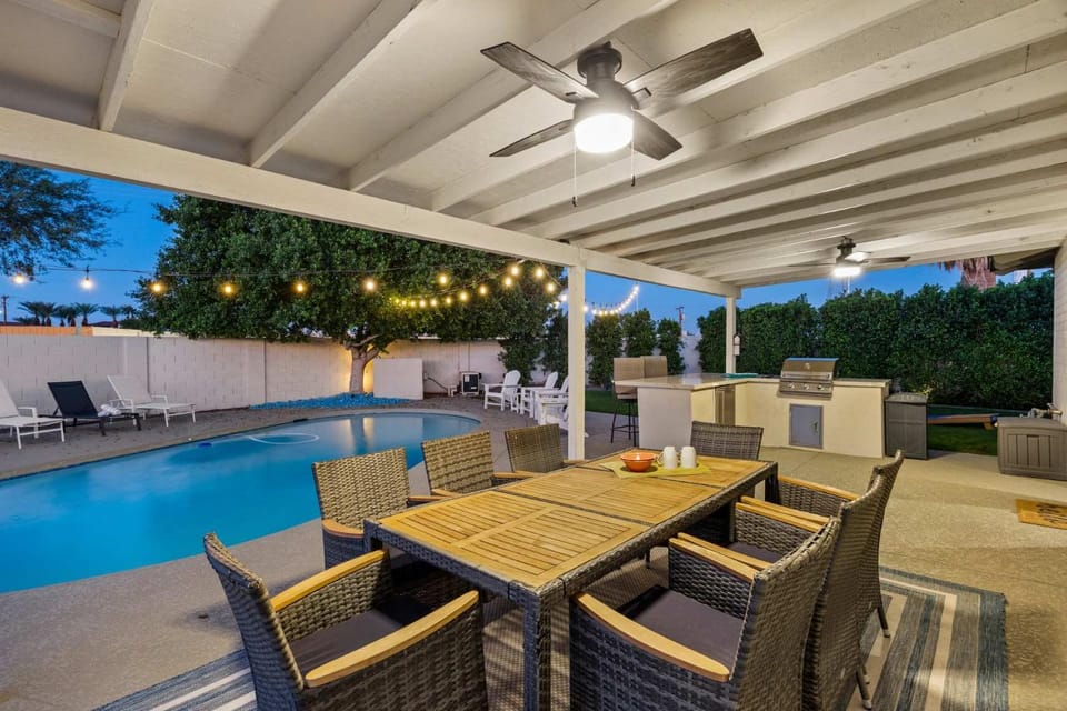 Modern Old Town Oasis - Pool Spa & Outdoor Kitchen House in Scottsdale