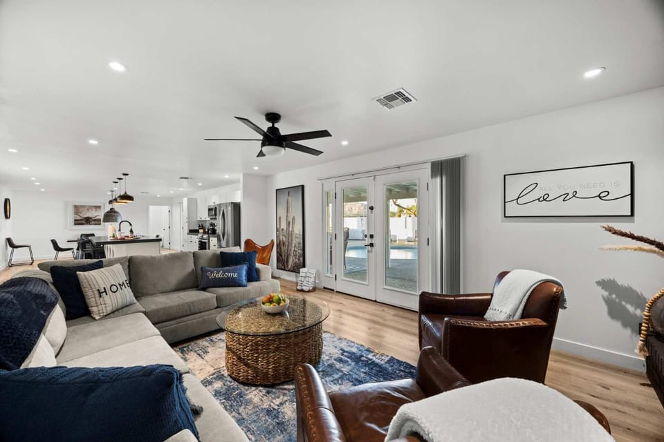 Modern Old Town Oasis - Pool Spa & Outdoor Kitchen House in Scottsdale