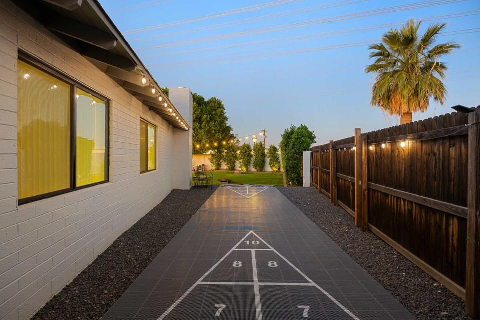 Modern Old Town Oasis - Pool Spa & Outdoor Kitchen House in Scottsdale