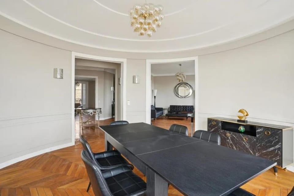 View on Eiffel Tower Seine and Main Monuments Apartment in Paris