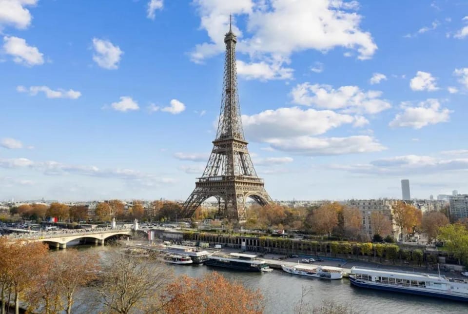 View on Eiffel Tower Seine and Main Monuments Apartment in Paris