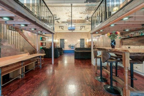 Renovated Church Hamilton! Sleeps 10 Overnight! House in Hamilton
