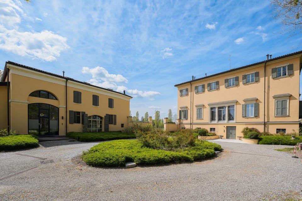 Property building, Facade/entrance, Garden