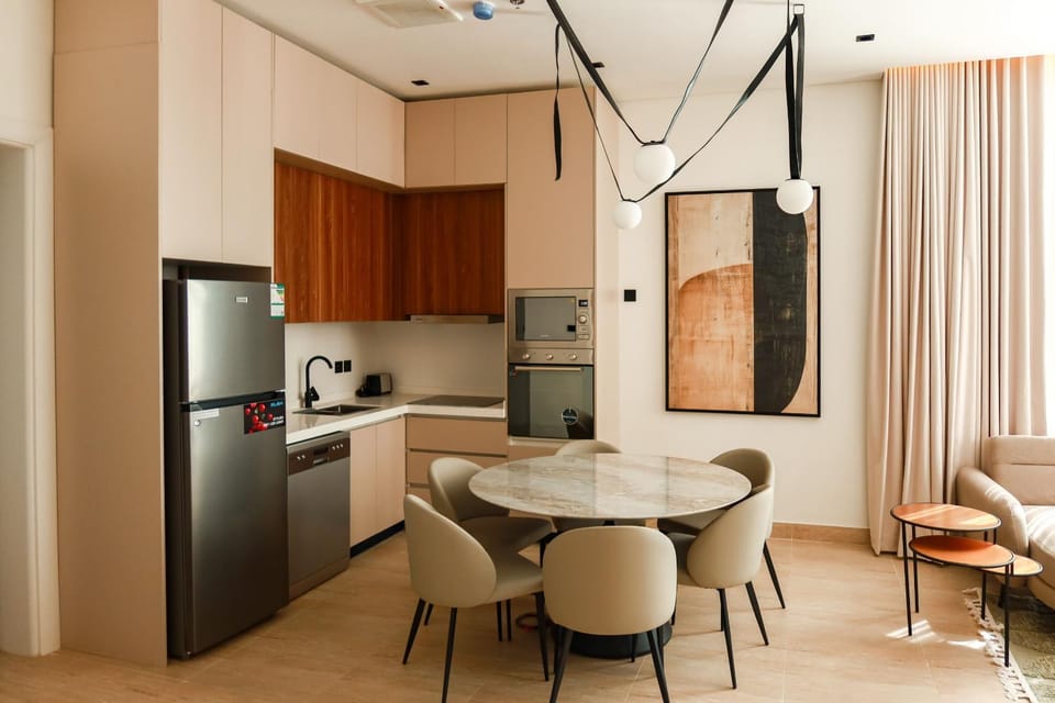 Kitchen or kitchenette, Dining area