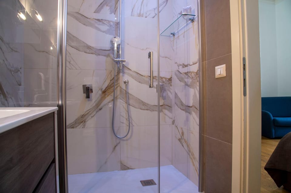 Shower, Bathroom, Decorative detail, Area and facilities