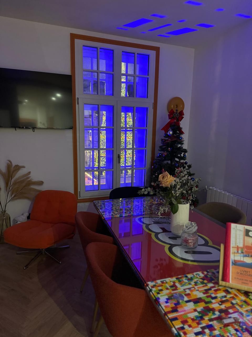 Dining area, City view