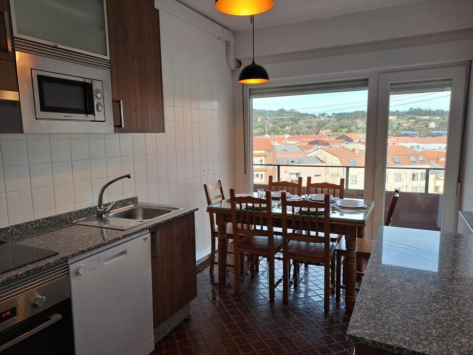 Kitchen or kitchenette, Dining area, dishwasher, oven, stove