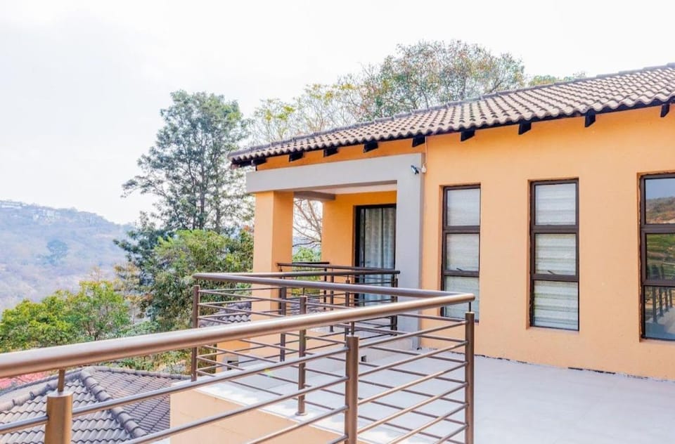 Tindlovu GuestT House Bed and Breakfast in South Africa