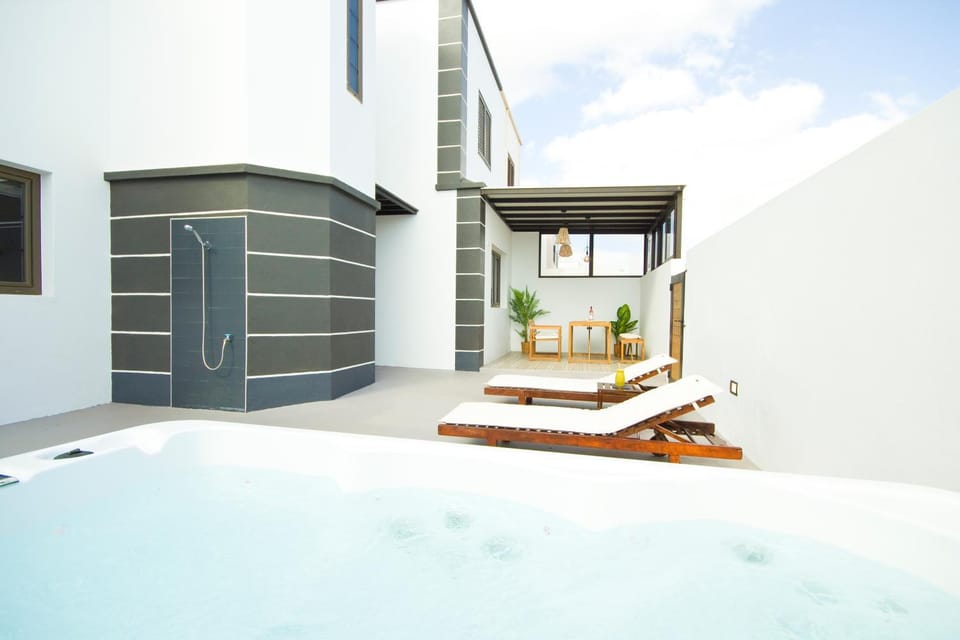 Casa Victoria - By AZ Rentals Villa in Isla de Lanzarote