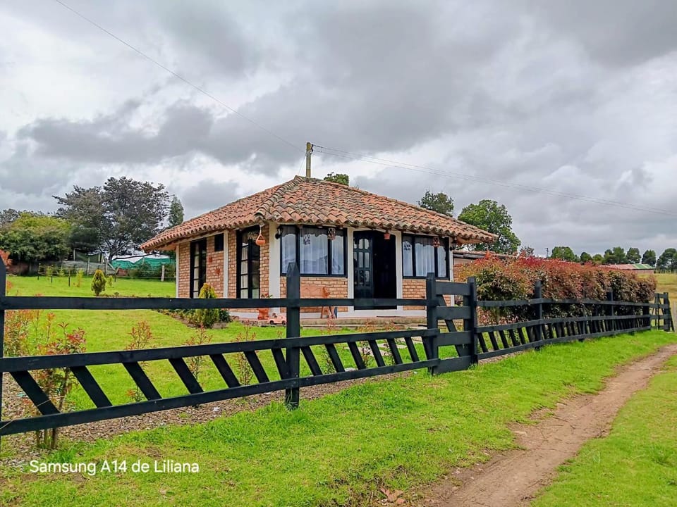 La cabaña de los cuentos House in Cundinamarca, Colombia