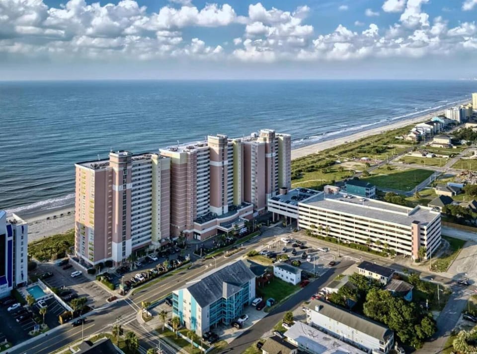 Property building, Day, Bird's eye view, City view, Sea view, Location