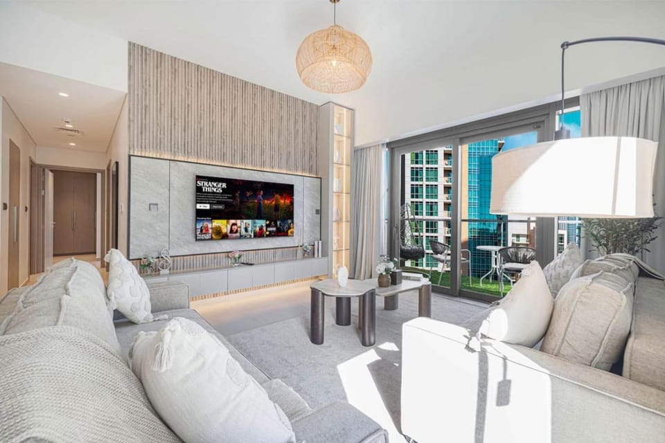Mahogany 23 - 2BR 10PAX - Burj Khalifa View Central Apartment in Dubai