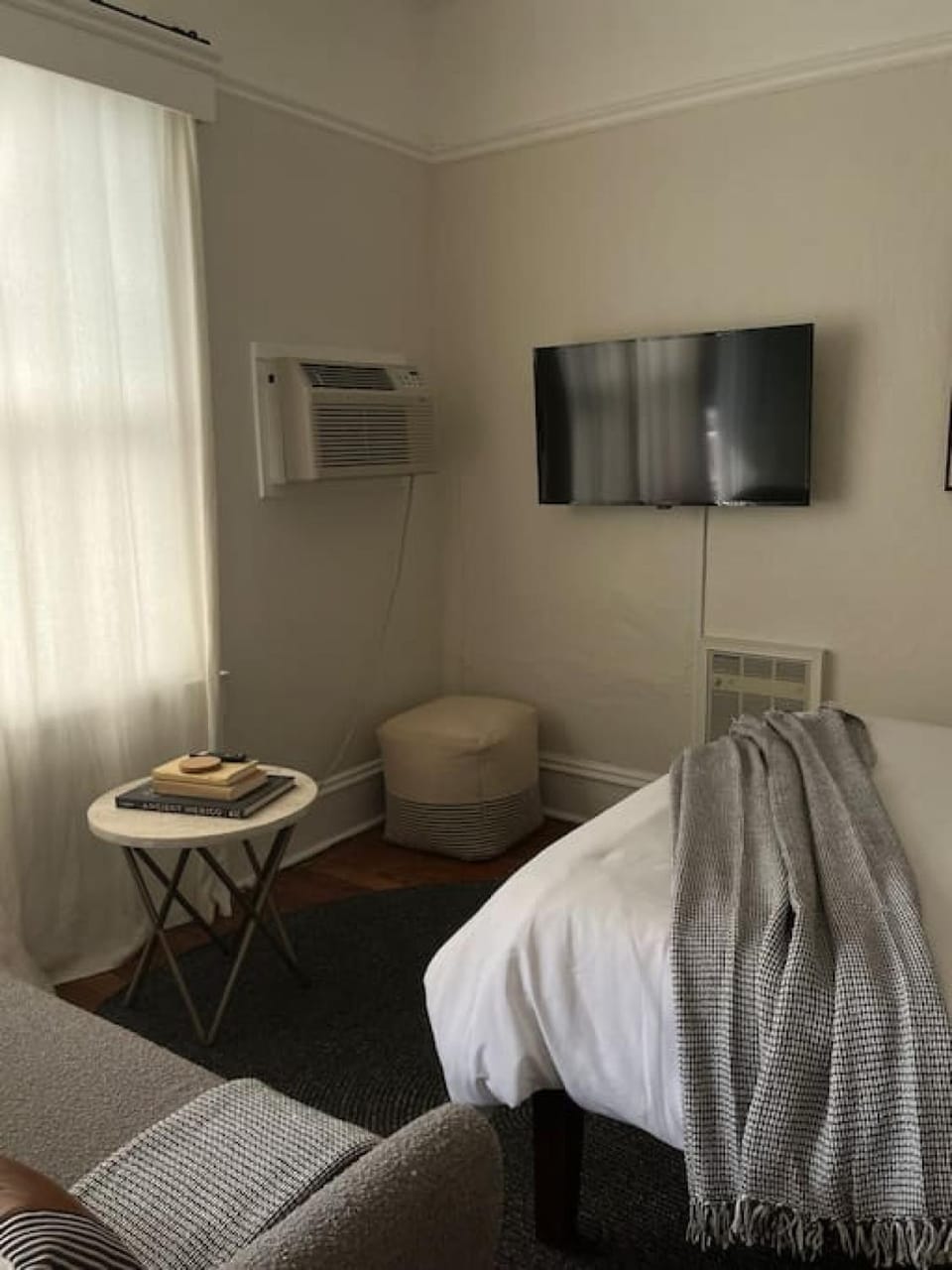 Songbird Studio DT St Pete Walk Everywhere Apartment in St Petersburg