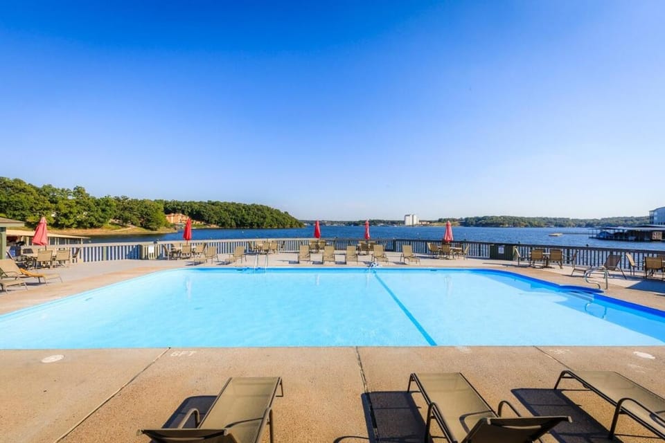 Lakefront Condo with Indoor Pool Villa in Village Four Seasons