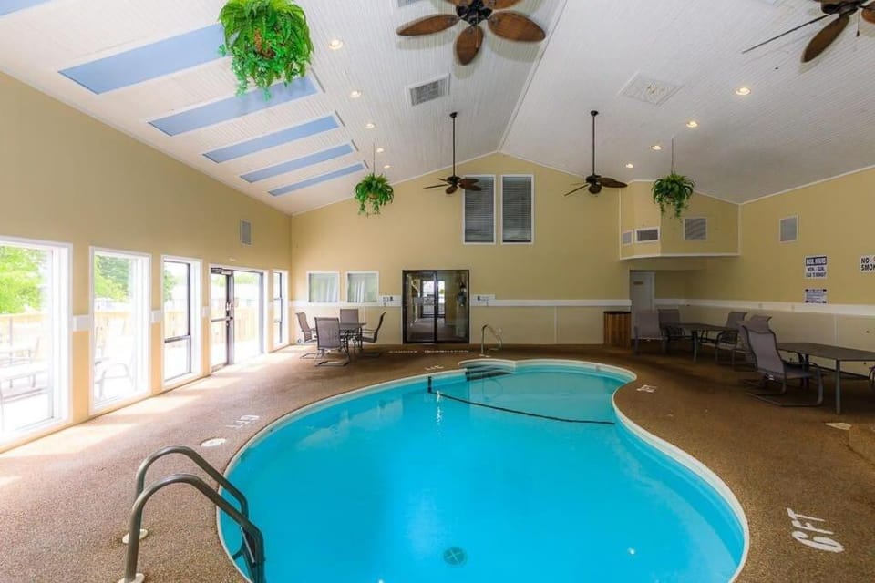 Lakefront Condo with Indoor Pool Villa in Village Four Seasons
