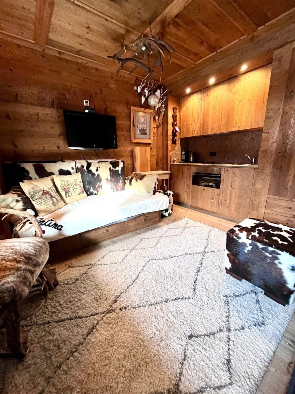 Kitchen or kitchenette, Living room