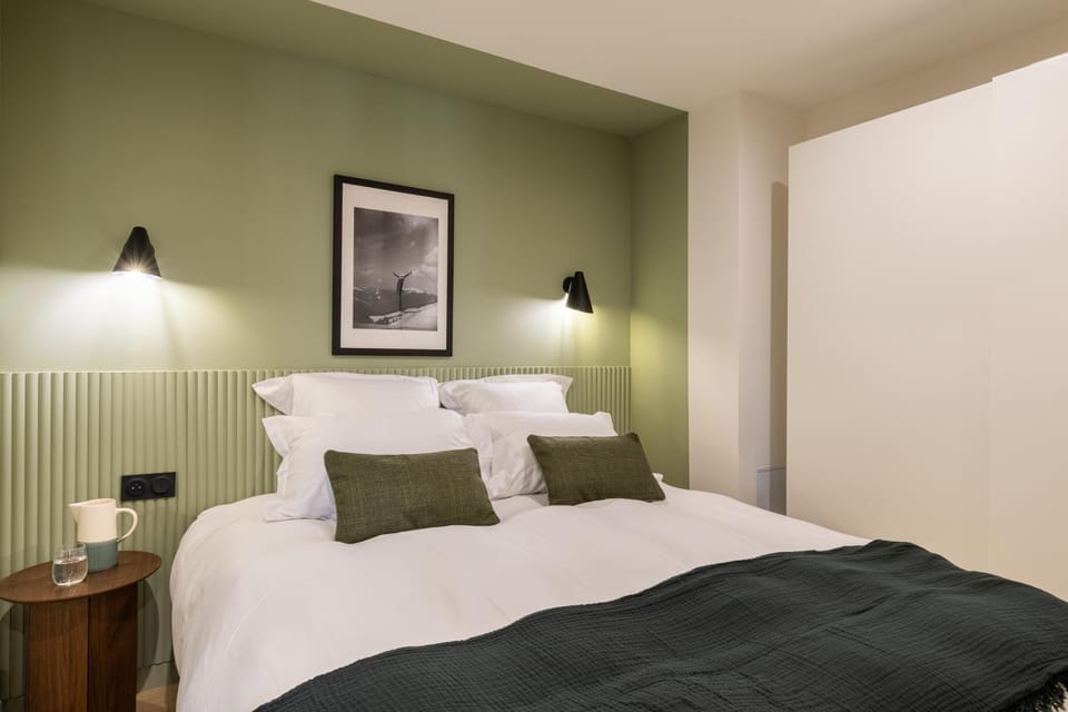 Bed, Photo of the whole room, Bedroom