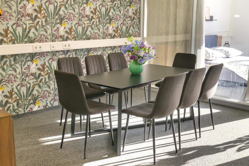 Kitchen or kitchenette, Seating area, Dining area