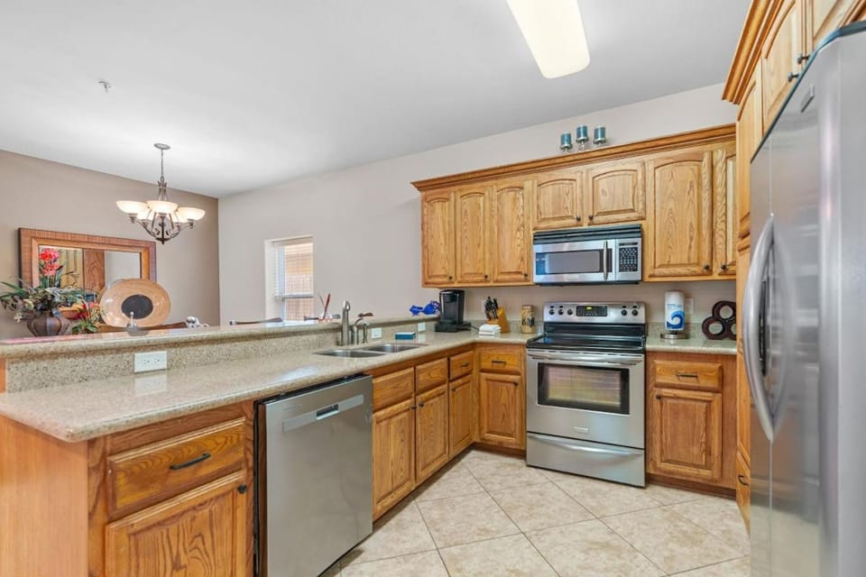 Relaxing 3-3 Island Condo - Short Walk to Beach Apartment in South Padre Island