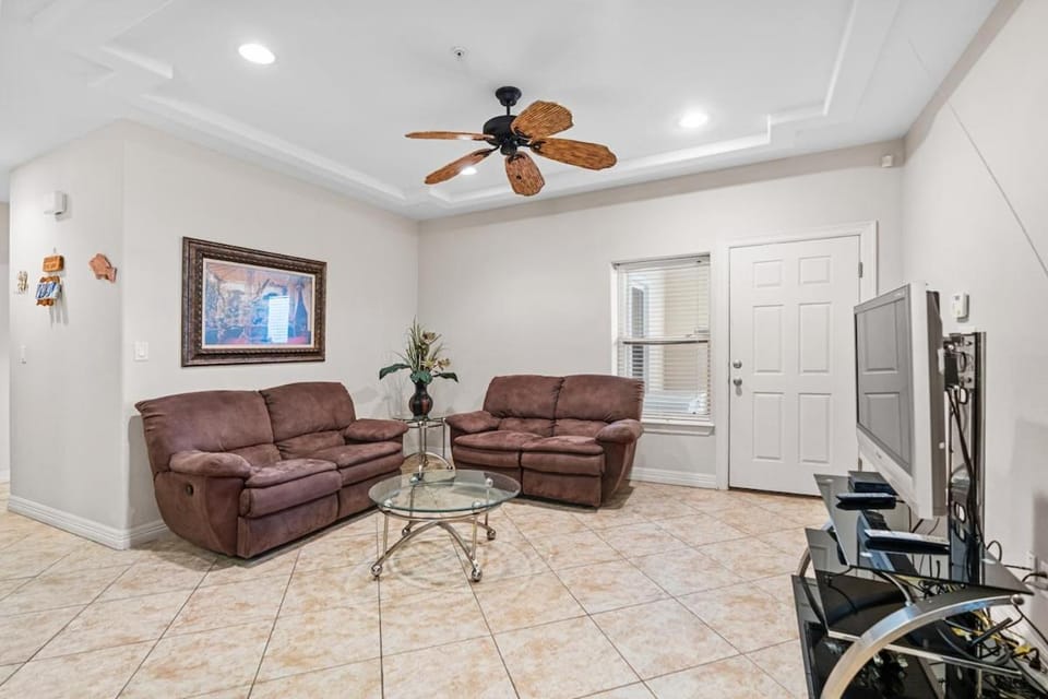 Relaxing 3-3 Island Condo - Short Walk to Beach Apartment in South Padre Island