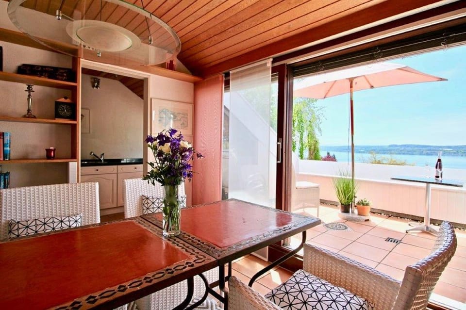 Dining area, Lake view