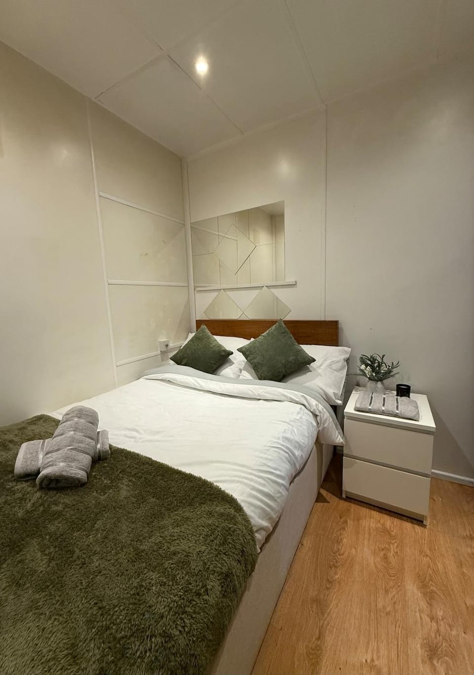 Stylish 1BR Workspace Parking central London Apartment in London Borough of Ealing