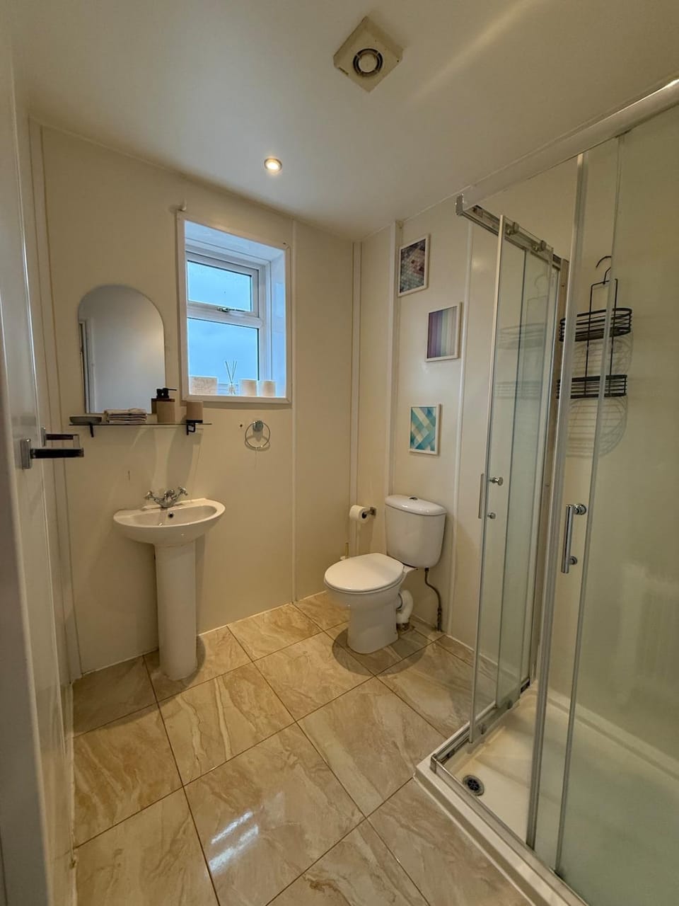 Stylish 1BR Workspace Parking central London Apartment in London Borough of Ealing