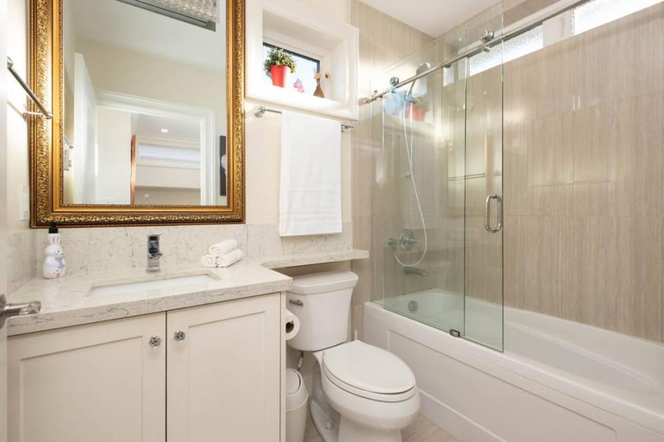 New Quiet Charming 1BR Suite near UBC & PW Park Apartment in Vancouver