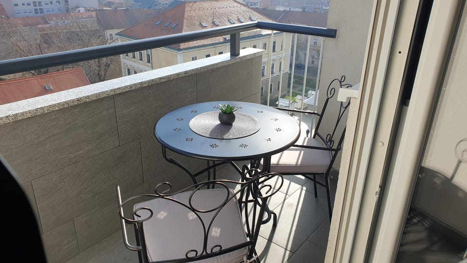 Balcony/Terrace, Balcony/Terrace
