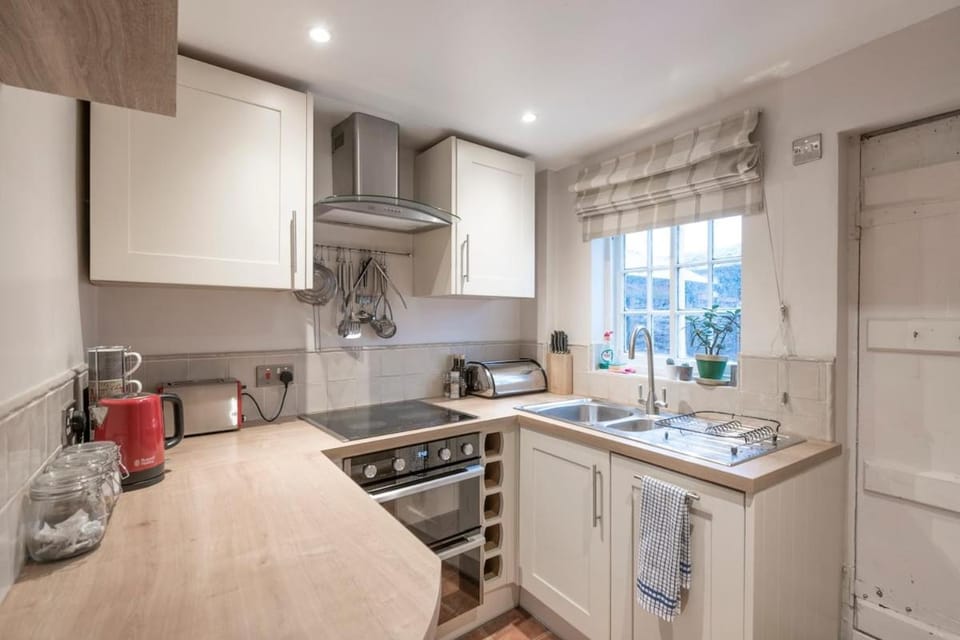 Kitchen or kitchenette, kitchen