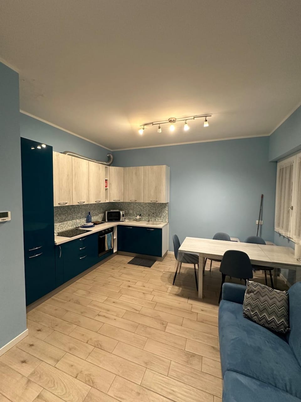 Kitchen or kitchenette, Dining area, stove