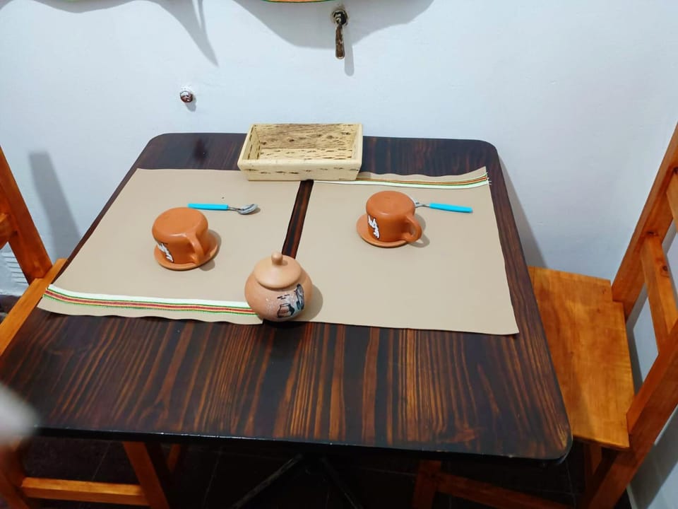 Food and drinks, Dining area, Food