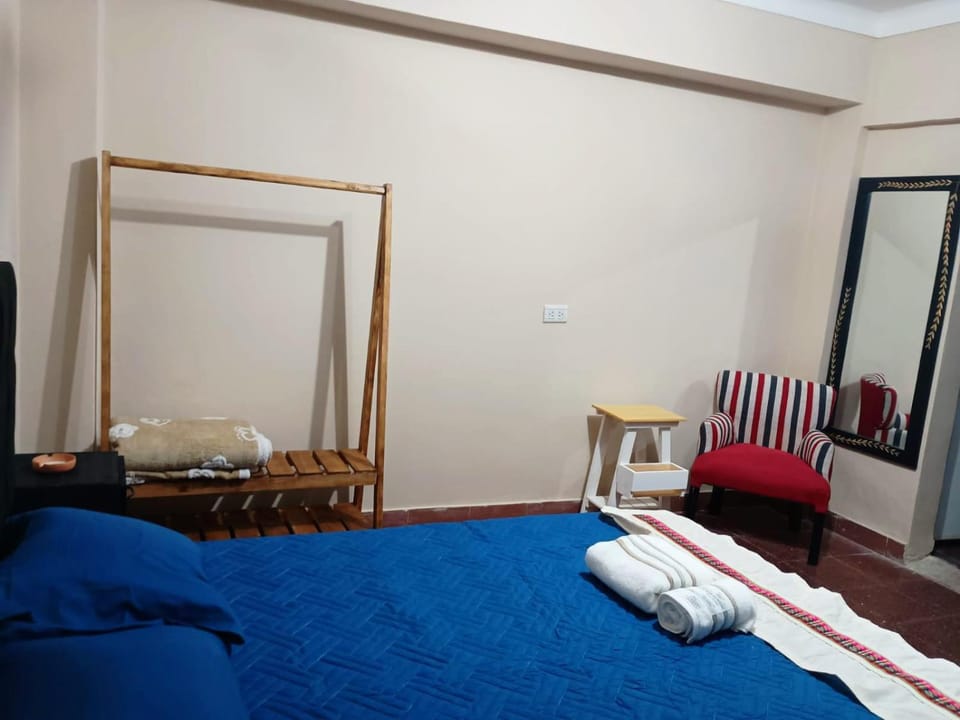 Bed, Living room, Bedroom, towels