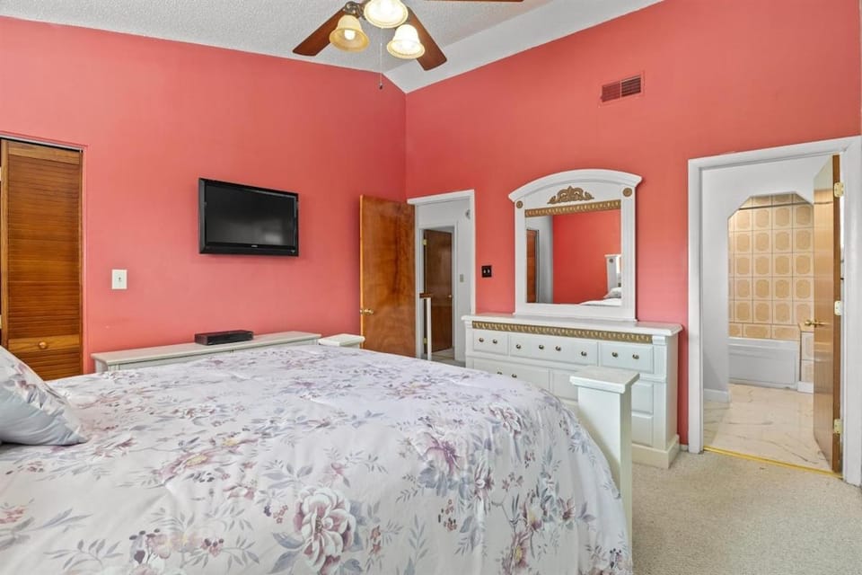 Home with Large Deck & Privacy Fenced in Backyard House in Ocoee