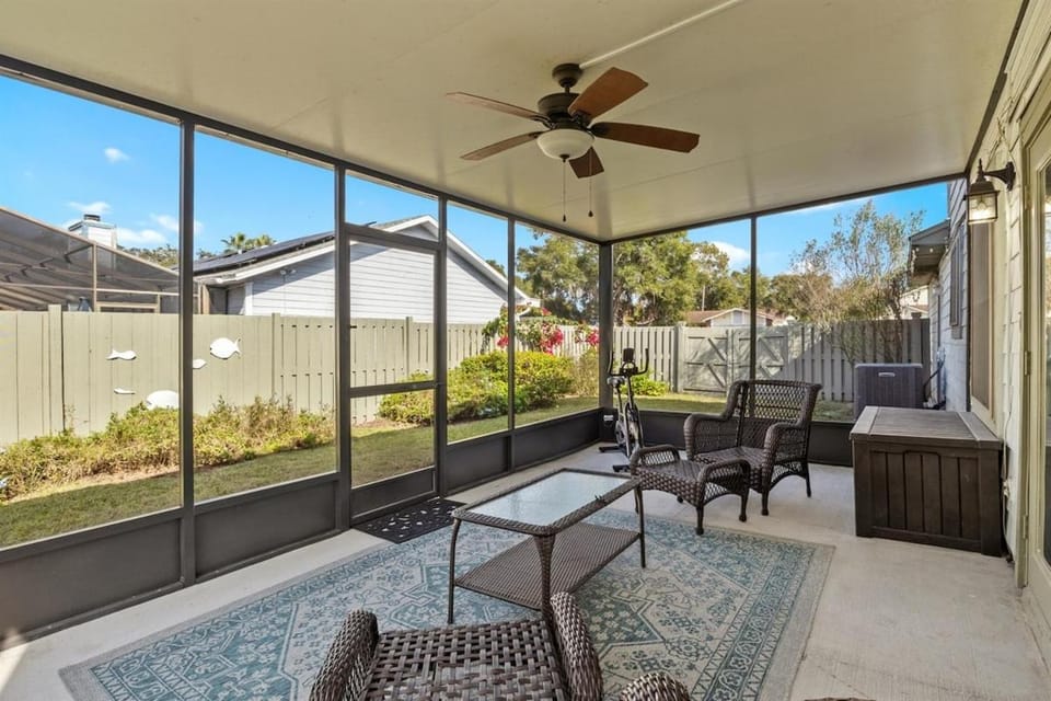 Home with Large Deck & Privacy Fenced in Backyard House in Ocoee
