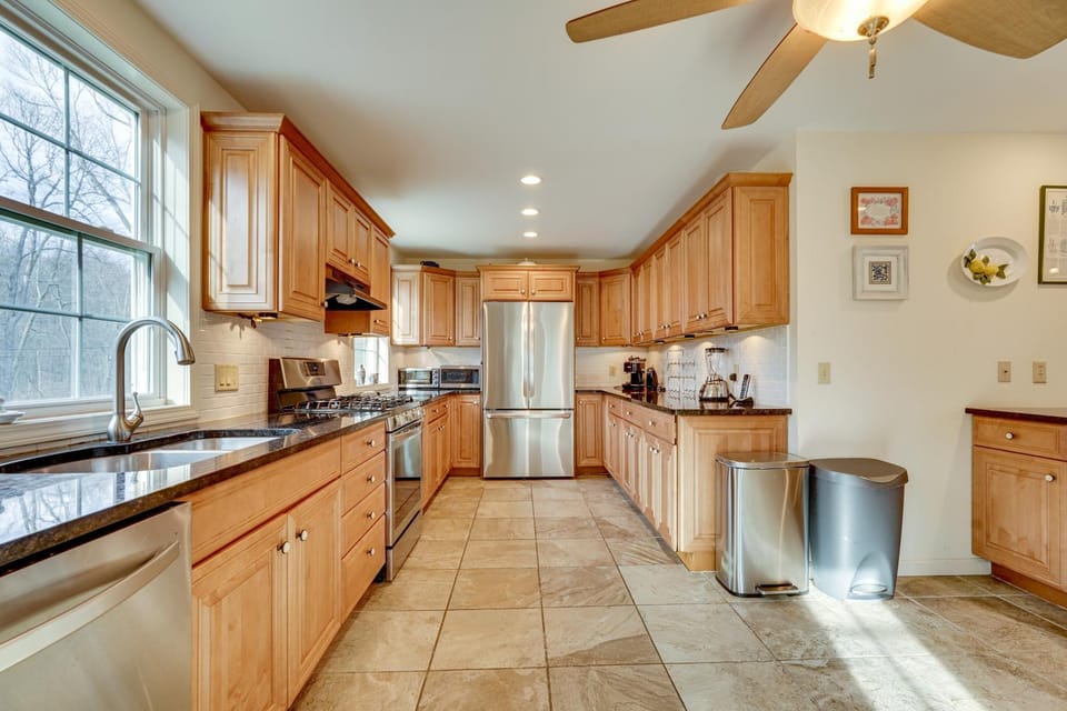 7 Mi to The Walkway: Hudson Valley Adventure Base House in Hudson Valley