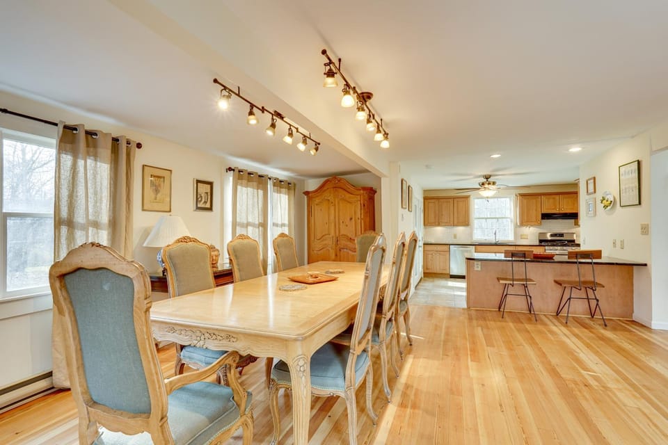 7 Mi to The Walkway: Hudson Valley Adventure Base House in Hudson Valley