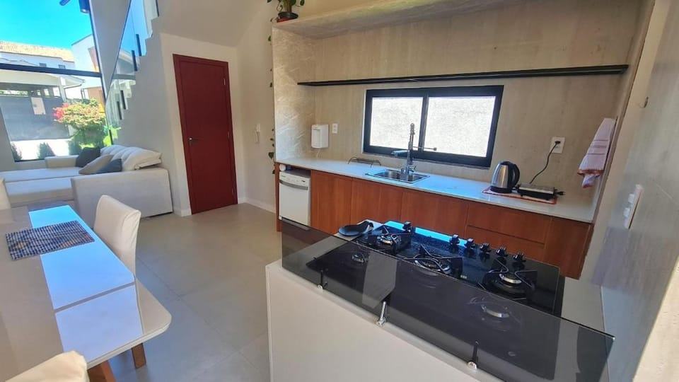 Casa de luxo com 4 Suites Praia dos Ingleses, SC House in Florianopolis