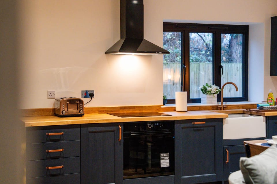 Kitchen or kitchenette, Dining area, stove