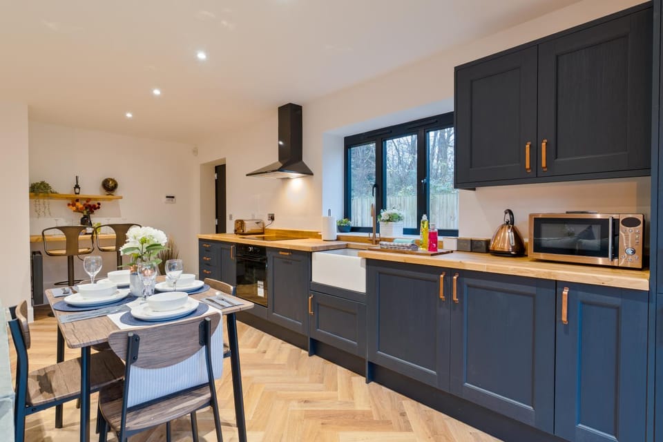 Coffee/tea facilities, Kitchen or kitchenette, Food and drinks, Dining area, Food, dishwasher, minibar, oven, pet friendly, stove, toaster