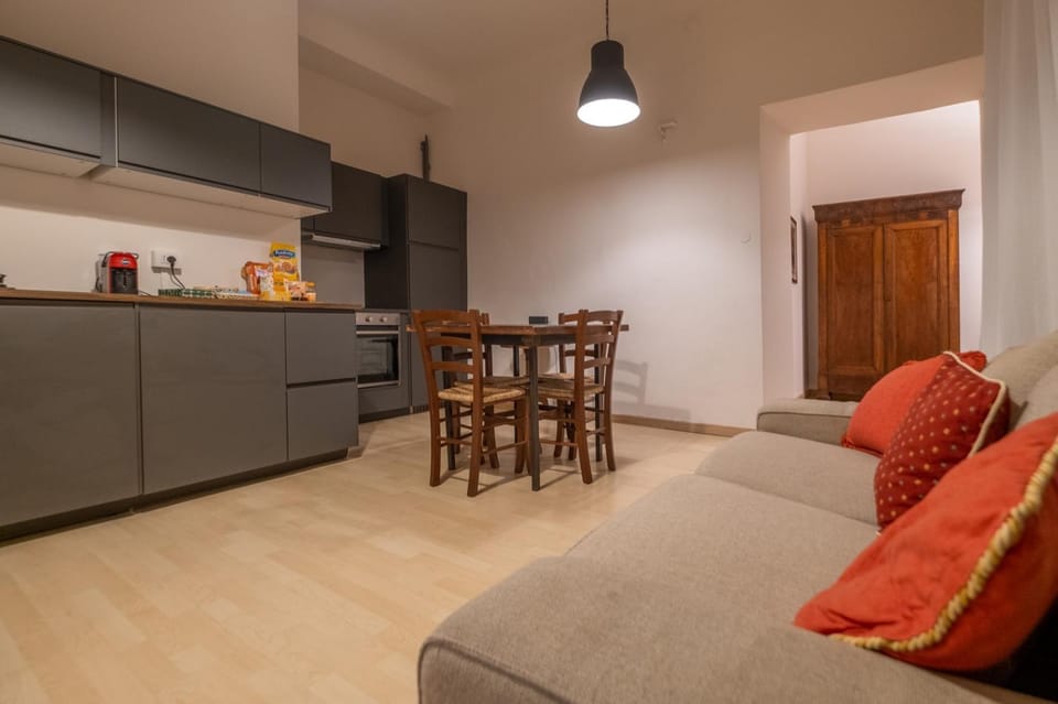 Kitchen or kitchenette, oven, kitchen
